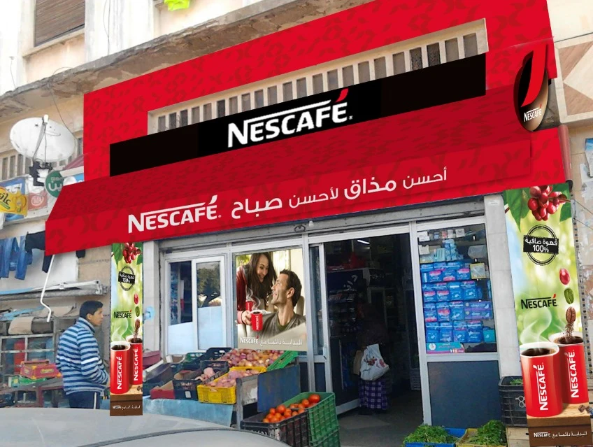 Habillage d’une façade de point de vente aux couleurs Nescafé — Nestlé