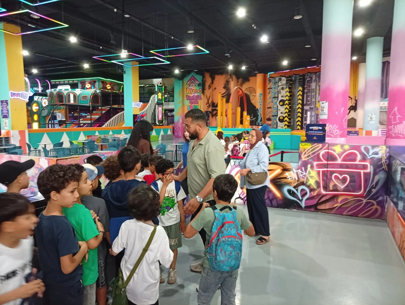 Sortie récréative OCP : enfants dans un parc de jeux intérieur